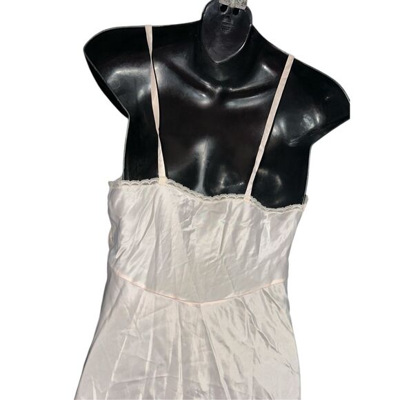 VINTAGE BEAUTIFUL LEGENDS Vintage Shiny Nylon blend pink Lace Trim Nightgown Wor - Picture 5 of 8